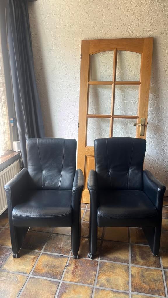 Twee zwarte stoelen, Ophalen, Zo goed als nieuw, Minder dan 75 cm, 50 tot 75 cm