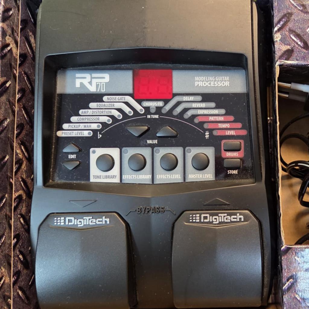 Digitech RP70 gitaar effectprocessor | nwp 129 euro, Muziek en Instrumenten, Effecten, Zo goed als nieuw
