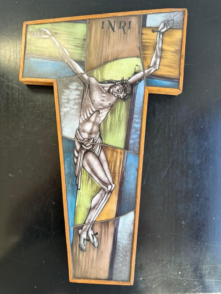 Paridon gebrandschilderd opaline Kruisbeeld 19/32.5 cm, Ophalen of Verzenden, Zo goed als nieuw, Beeld(je)