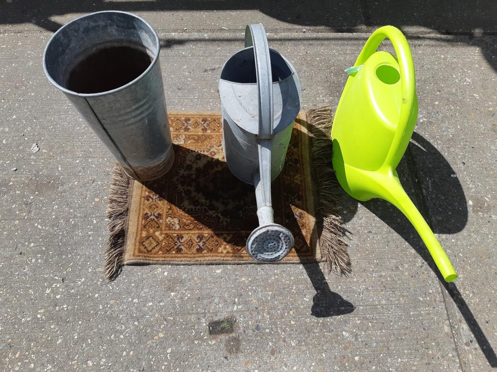 ZINKEN EN KUNSTSTOF GIETER ZINKEN VAAS 4.95 PER STUK, Ophalen of Verzenden