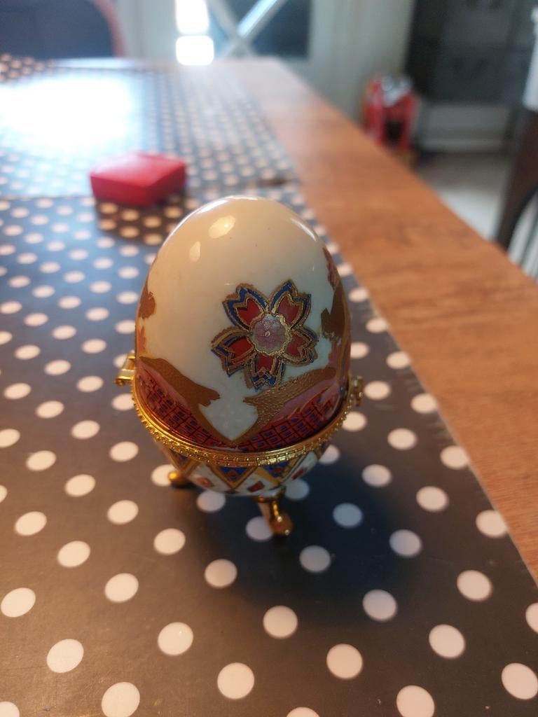 Faberge-stijl Porseleinen Ei - 10 cm Hoog, Antiek en Kunst, Antiek | Porselein, Ophalen of Verzenden