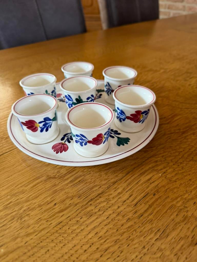 Puntgave boerenbont onderbord met 7 eierdopjes, Overige typen, Ophalen of Verzenden, Zo goed als nieuw, Aardewerk