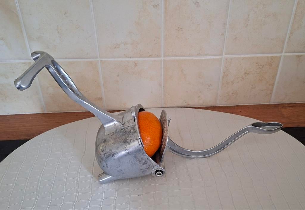 Metalen hand citruspers vintage, Huis en Inrichting, Keuken | Keukenbenodigdheden, Ophalen of Verzenden