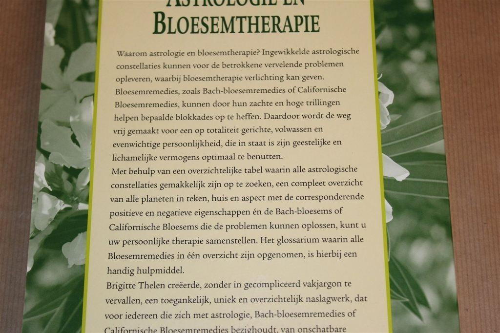 Astrologie & Bloesemtherapie — Bach & Californische Remedies, Ophalen of Verzenden, Gelezen, Overige onderwerpen, Achtergrond en Informatie