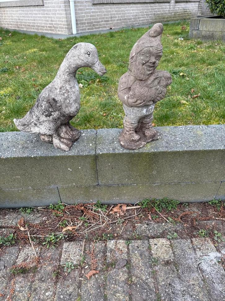 Twee stenen beeldjes: Eend en Tuinkabouter, Tuin en Terras, Tuinbeelden, Gebruikt, Dierenbeeld, Steen, Ophalen