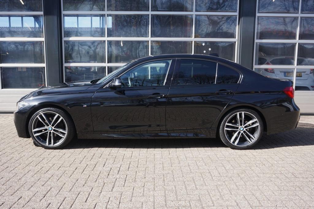 BMW 3 Serie 318i Edition M Sport Shadow High Executive, Auto's, Automaat, Gebruikt, Zwart, 3 cilinders