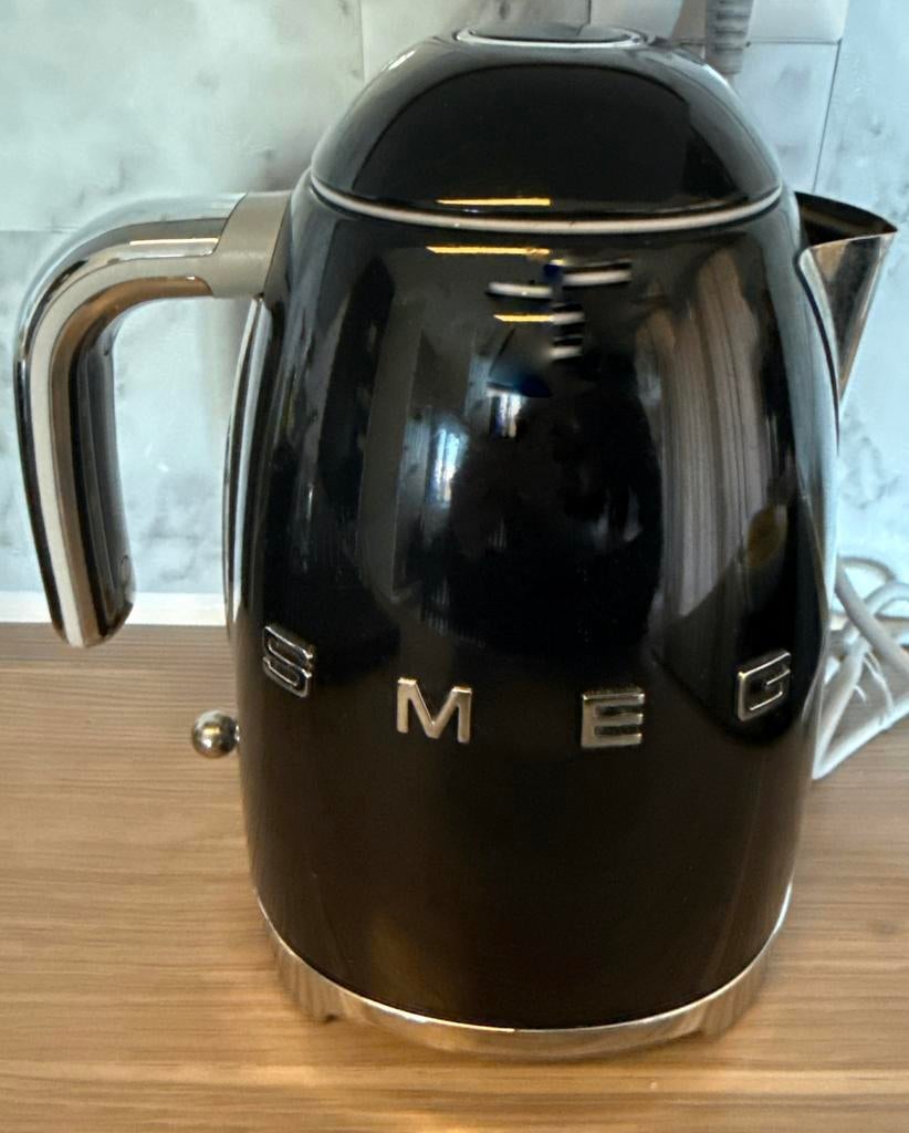 SMEG Waterkoker Zwart – Goede staat, Witgoed en Apparatuur, 1 tot 2 liter, Ophalen, Gebruikt, Rvs