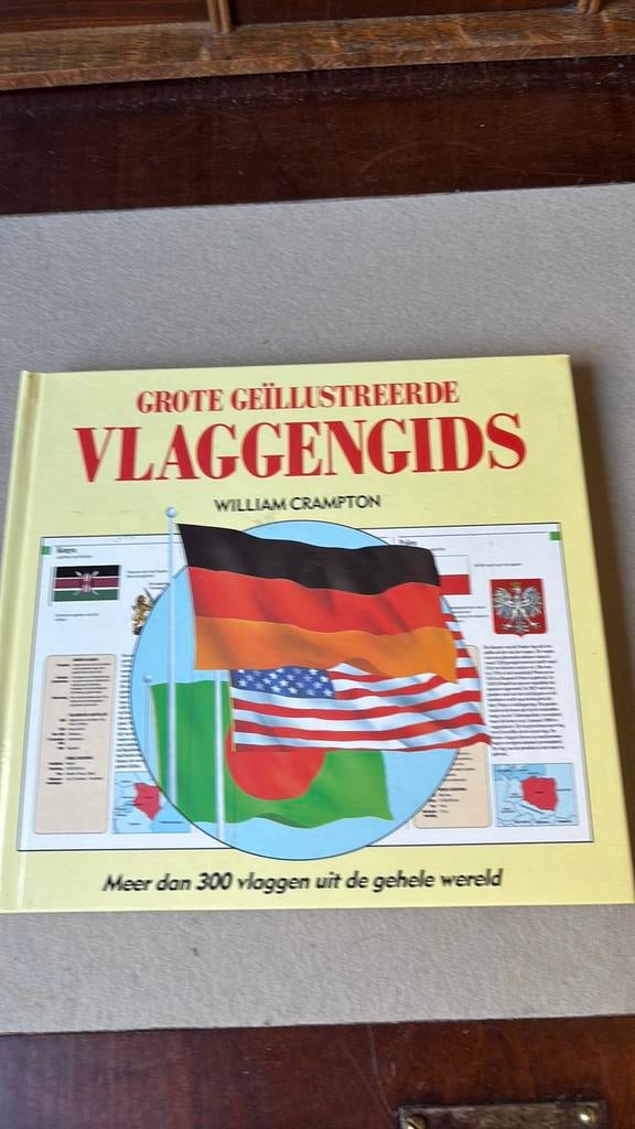 Vlaggengids, Ophalen of Verzenden, Zo goed als nieuw