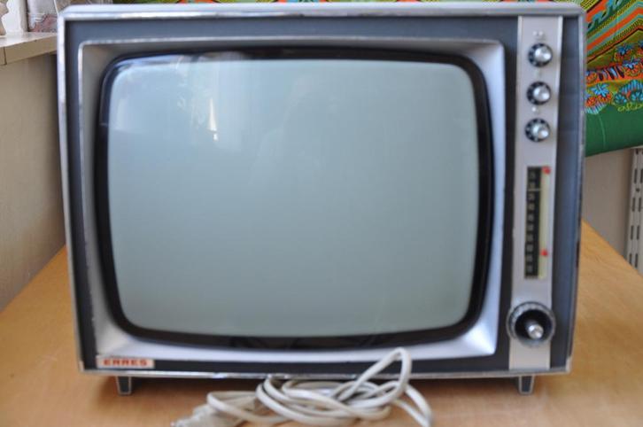 Zwart/wit crt TV 220-12 Volt, Verzamelen, Elektronische Apparatuur, Audio en Video, Ophalen