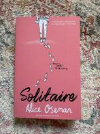 Solitaire - Alice Oseman - Engels boek, Boeken, Ophalen of Verzenden, Zo goed als nieuw, Fictie