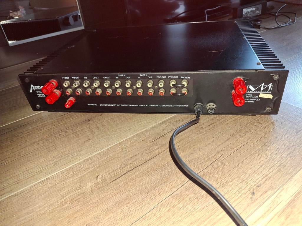 Versterker is gereserveerd tot morgen, Ophalen