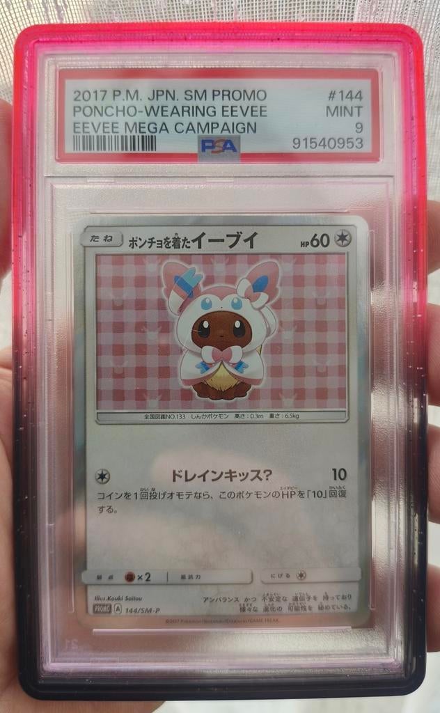Pokemon Eevee Poncho PSA 9, Hobby en Vrije tijd, Verzamelkaartspellen | Pokémon, Ophalen of Verzenden