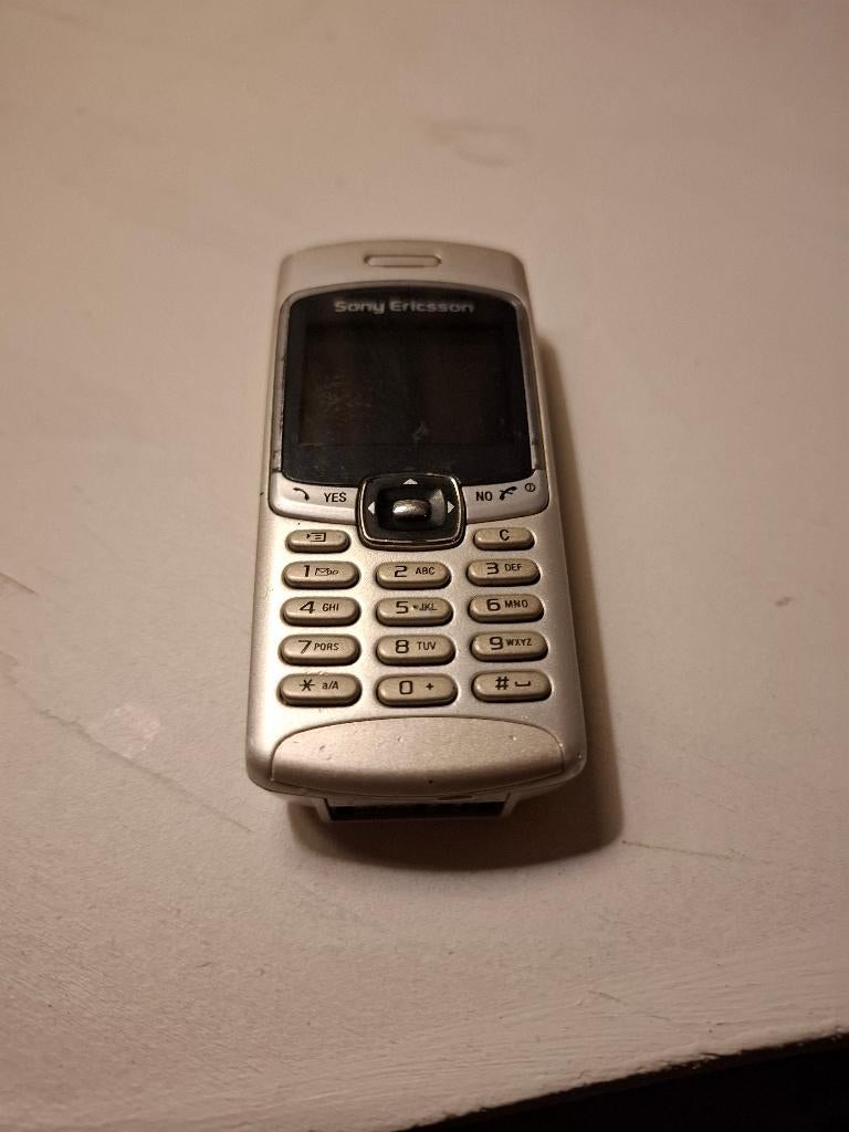 Retro Sony Ericsson 2672/148 type T230 te koop, Geen camera, Overige systemen, Fysiek toetsenbord, Ophalen of Verzenden