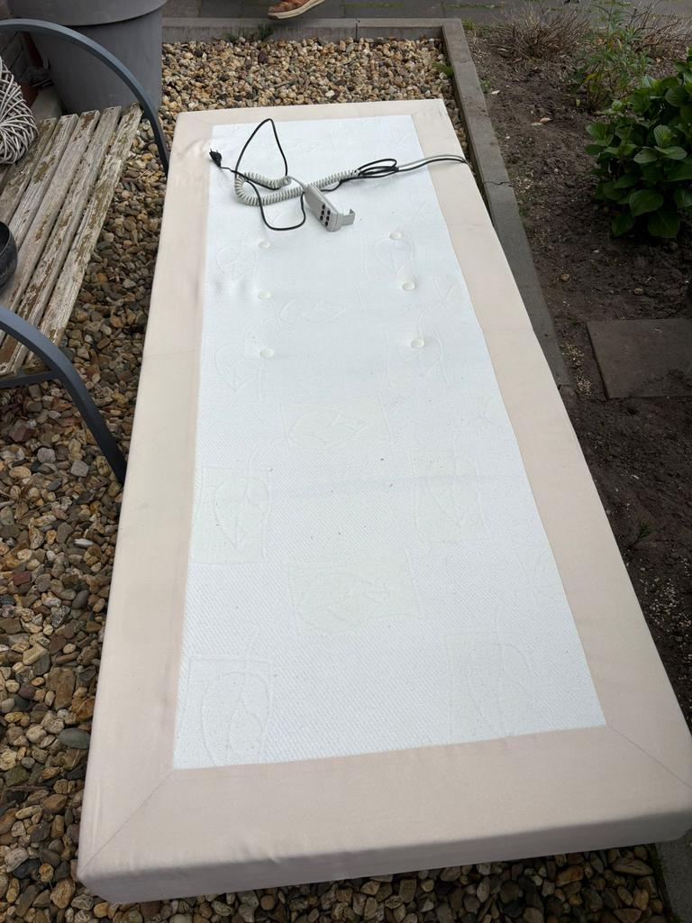 Electrisch verstelbare boxspring bodem, Ophalen, Zo goed als nieuw, Buitendeur, Minder dan 200 cm