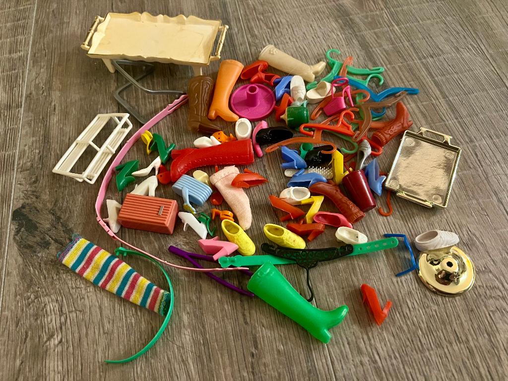 Partij vintage retro barbie sindy fleur pop schoenen laarzen, Verzamelen, Poppen, Zo goed als nieuw, Accessoires, Ophalen of Verzenden