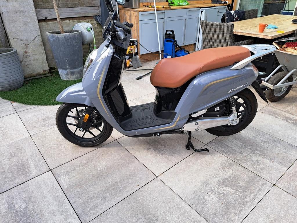 Nieuwe electrische scooter met luie accu te koop, Fietsen en Brommers, Snorfietsen en Snorscooters, Ophalen of Verzenden, Elektrisch