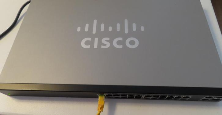 Cisco SG200-26 managed gigabit switch, Computers en Software, Netwerk switches, Zo goed als nieuw, Ophalen of Verzenden