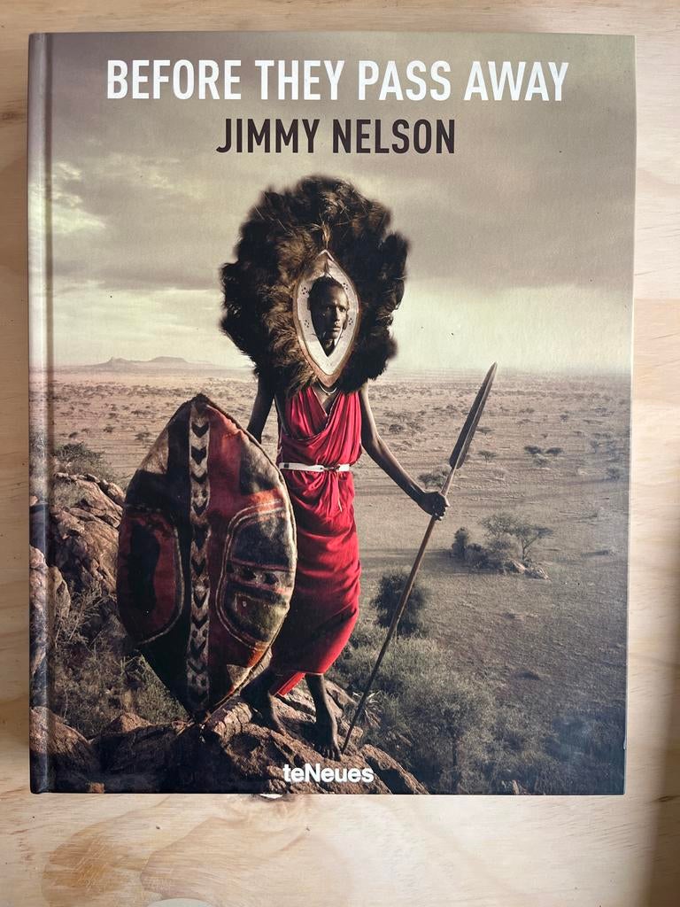 Before They Pass Away - Jimmy Nelson (Fotoboek), Boeken, Ophalen of Verzenden, Zo goed als nieuw, Fotografie algemeen
