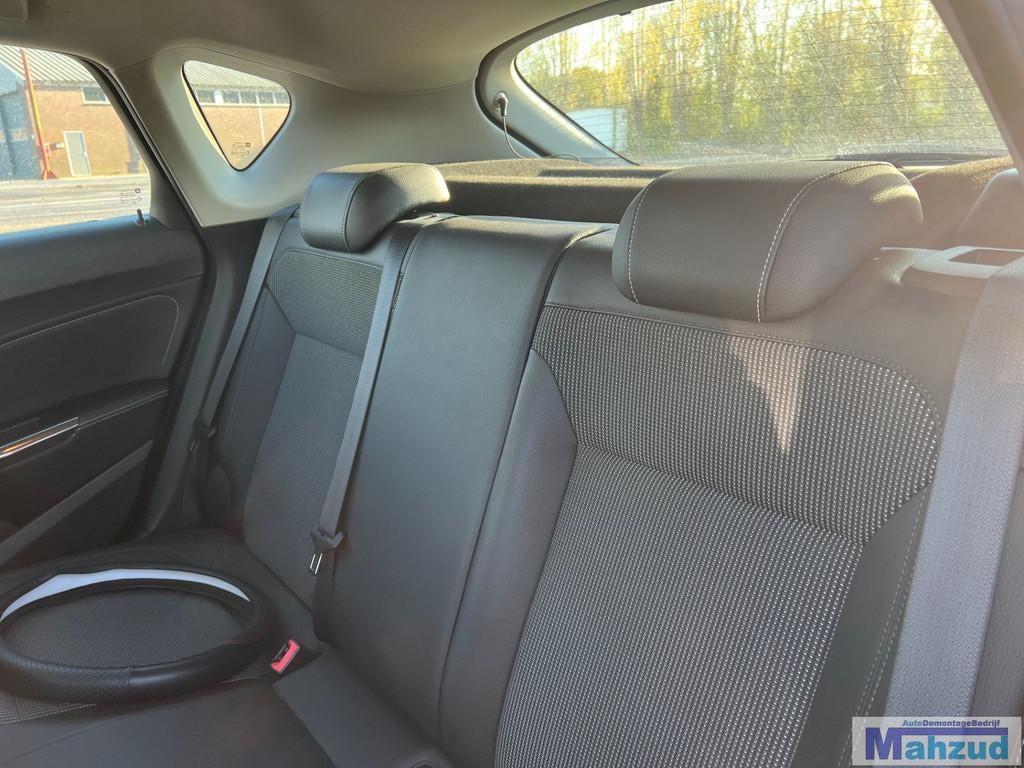 OPEL ASTRA J Hatchback half leer interieur 5deurs 2009-2015, Auto-onderdelen, Interieur en Bekleding, Gebruikt, Opel Automobile GmbH