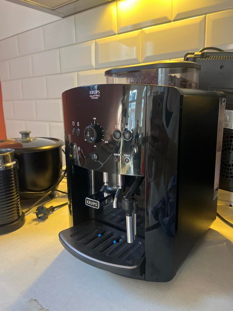 Krups Quattro Force volautomatisch koffiezetapparaat, Witgoed en Apparatuur, Koffiezetapparaten, Ophalen, Gebruikt, Koffiemachine