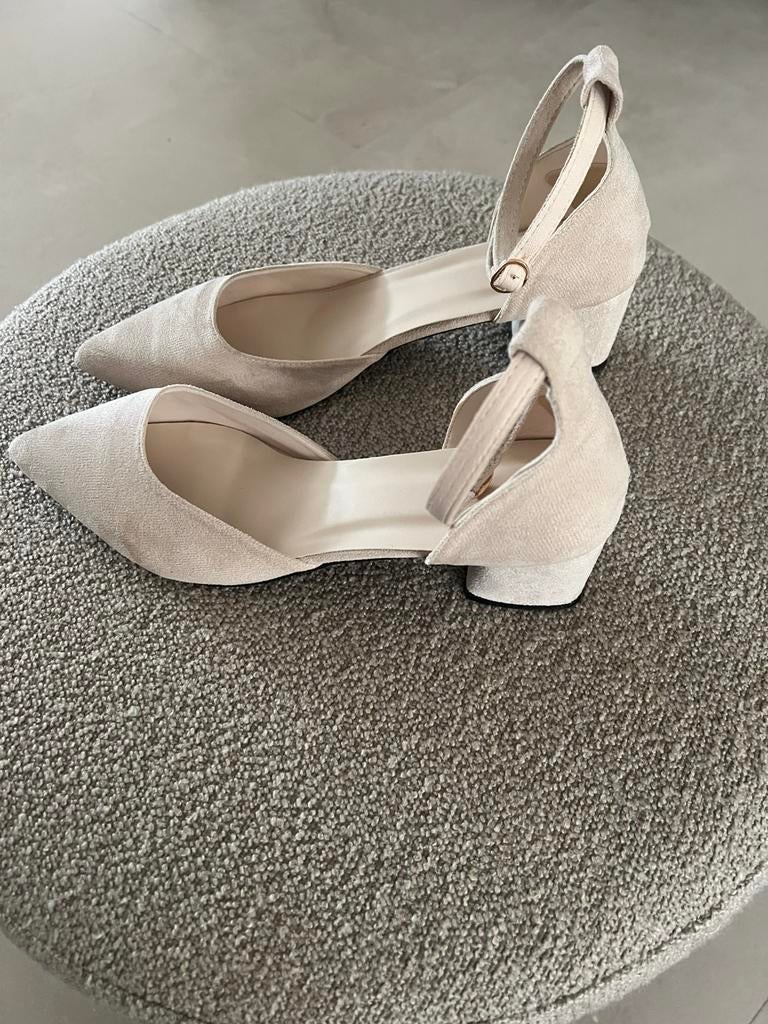 Mooie crème schoenen, Ophalen of Verzenden, Zo goed als nieuw, Beige, Schoenen