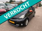 Toyota Aygo 1.0 VVT-i Dynamic Orange, Voorwielaandrijving, Euro 5, Gebruikt, 4 stoelen