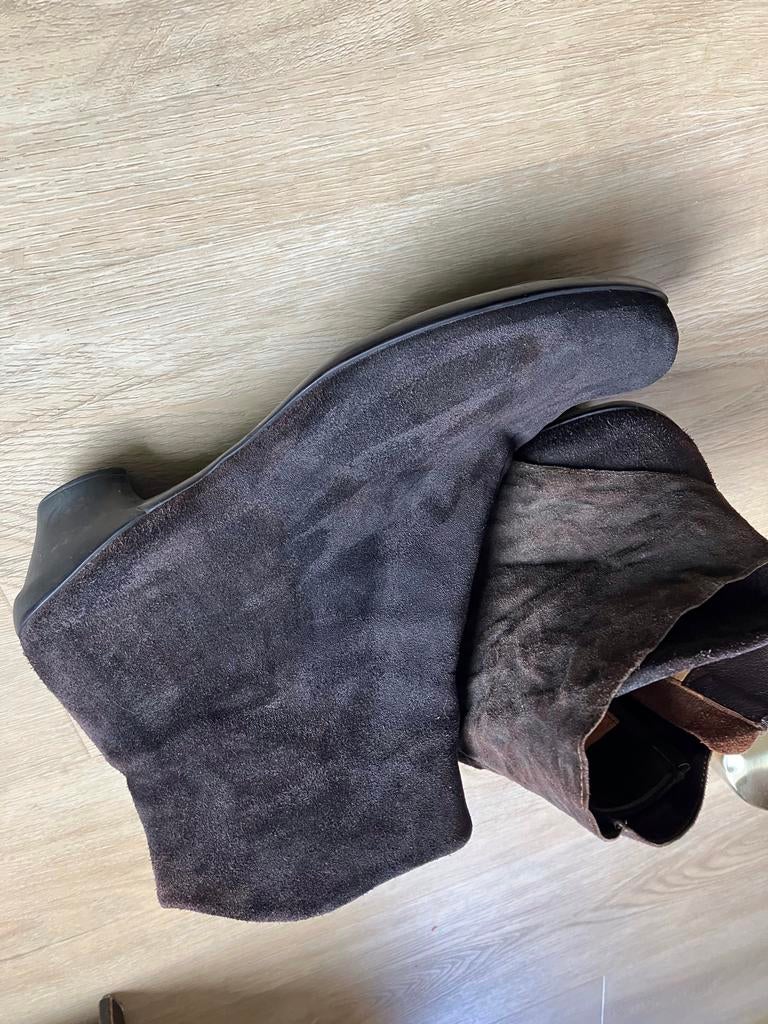 Think, Donkerbruine suède enkellaarsjes, Kleding | Dames, Schoenen, Ophalen of Verzenden, Gedragen, Bruin, Lage of Enkellaarzen