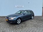 BMW 5-Serie 3.0 XD 530 Touring AUT 2007 Grijs | RIJDT SUPER!, Auto's, Automaat, Beige, 2993 cc, 2000 kg