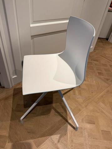 Moderne Designstoel van Arper - Strak en Functioneel beschikbaar voor biedingen