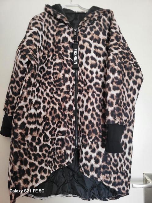 Winterjas met panterprint, Kleding | Dames, Jassen | Winter, Zo goed als nieuw, Maat 42/44 (L), Ophalen of Verzenden