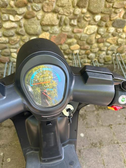 Berini retro scooter. Mat zwart. Blauw kenteken, Fietsen en Brommers, Scooters | SYM, Zo goed als nieuw, Overige modellen, Maximaal 25 km/u