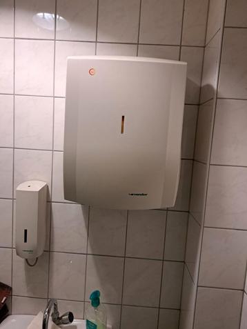 Vendor Vision handdoekautomaat - Wandmodel  en zeeppompje beschikbaar voor biedingen