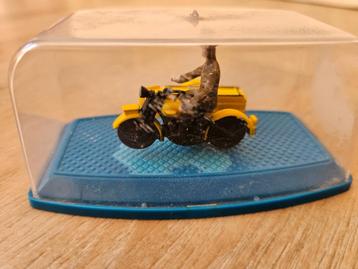 Zijspanscooter met bestuurder beschikbaar voor biedingen