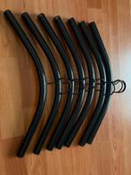 Set van 7 zwart metalen kledinghangers goede staat, Ophalen of Verzenden, Zo goed als nieuw, Metaal, Volwassenen