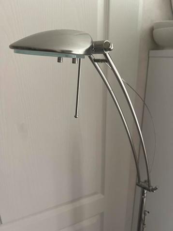 Mooie vloerlamp beschikbaar voor biedingen