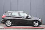 BMW 2 Serie Active Tourer 218i High Executive camera, Auto's, Stof, Zwart, Bedrijf, 3 cilinders