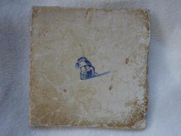 Antieke wandtegegel "man op potje" beschikbaar voor biedingen