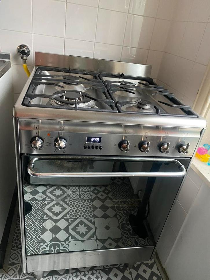 Smeg 4-pits gasfornuis, Witgoed en Apparatuur, Fornuizen, Zo goed als nieuw, Vrijstaand, Gas, 4 kookzones, 85 tot 90 cm, Ophalen