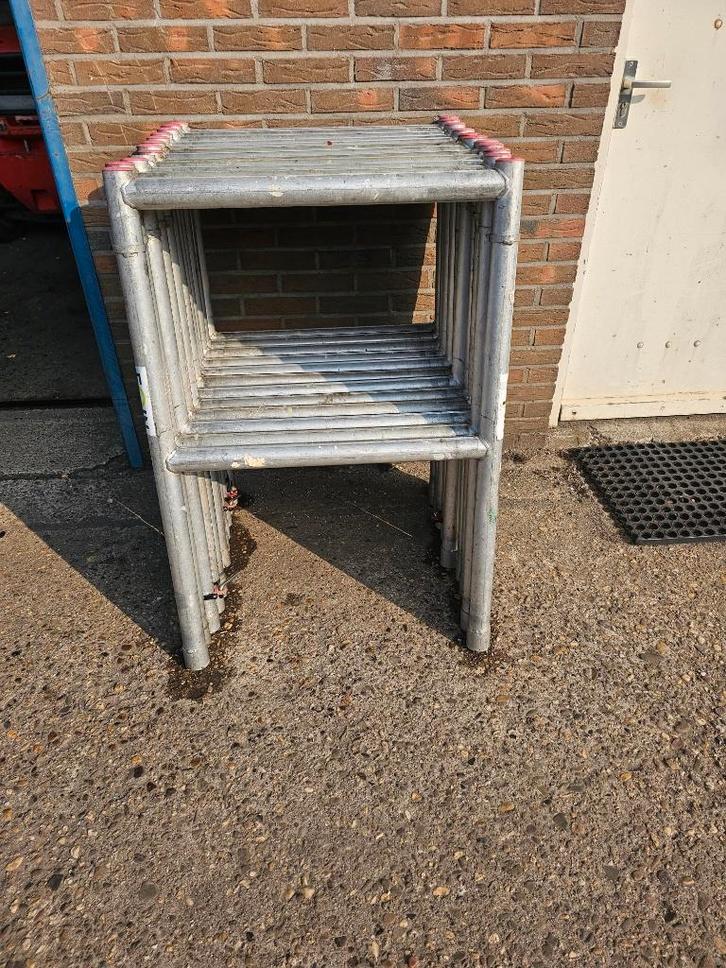 Leuningframe Altrex rolsteiger steiger 75 cm € 50,00, Doe-het-zelf en Verbouw, Steigers, Gebruikt, Rolsteiger of Kamersteiger