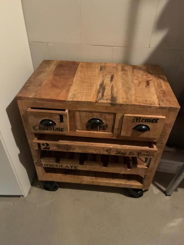 Mangohouten Wijnkast met Lades & Wielen, Huis en Inrichting, Woonaccessoires | Wijnrekken, Zo goed als nieuw, 50 tot 75 cm, Hout