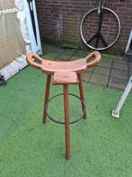 Spaanse brutalist zadel kruk desinsergio rodriguez, Huis en Inrichting, Ophalen of Verzenden, Hout