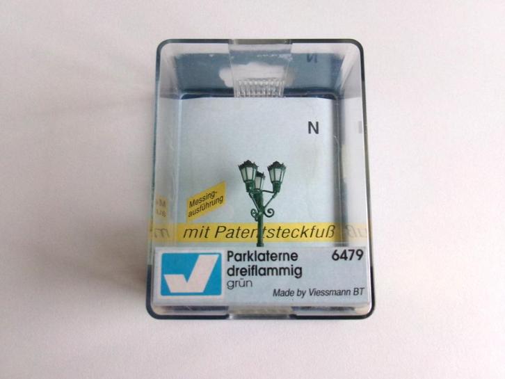 Viessmann N 6479 Parklantaarn groen 3-armig (NIEUW), Hobby en Vrije tijd, Modeltreinen | N-Spoor, Nieuw, Overige typen, Wisselstroom