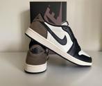 Jordan 1 Retro Low OG Mocha Maat 45, Overige kleuren, Nieuw, Ophalen of Verzenden, Sneakers of Gympen