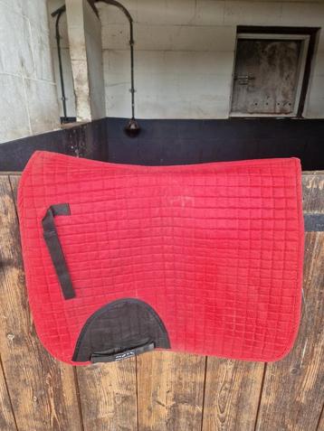 HKM dressuurdekje – rood - Full beschikbaar voor biedingen