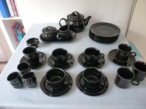 Mooi zwart porcelein ontbijtservies, Huis en Inrichting, Keuken | Servies, Zo goed als nieuw, Compleet servies, Overige stijlen