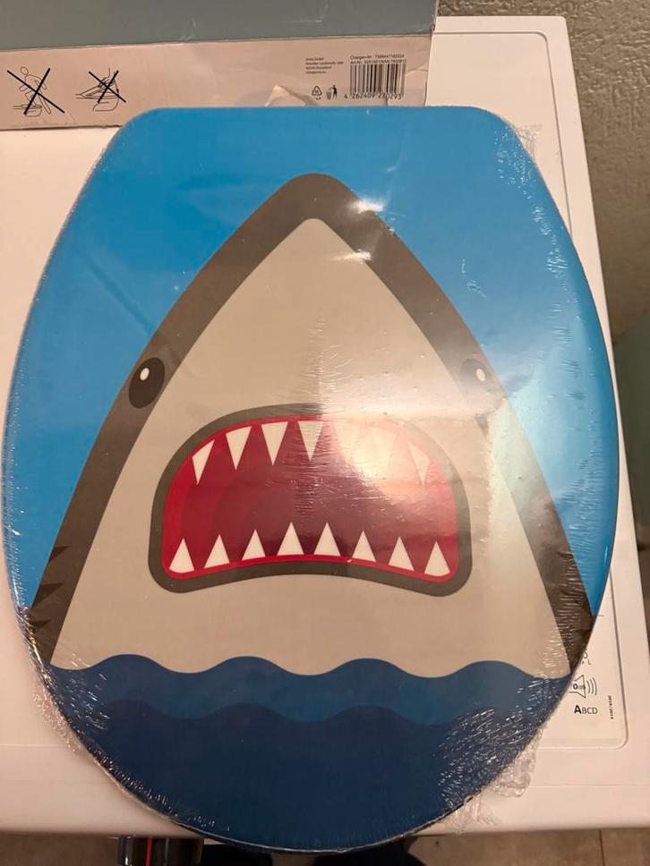 Nieuwe WC bril - Haai design!, Huis en Inrichting, Badkamer | Badkamermeubels, Nieuw, Overige typen, Minder dan 100 cm, Minder dan 50 cm