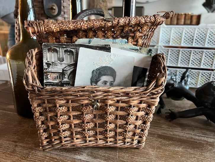 OUD VERWEERD REISMANDJE INCL STAPELTJE OUD ANSICHTKAARTEN, Antiek en Kunst, Curiosa en Brocante, Ophalen of Verzenden