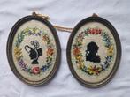 Twee vintage met bloemen decoratie geborduurde schilderijtje, Huis en Inrichting, Woonaccessoires | Schilderijen, Tekeningen en Foto's