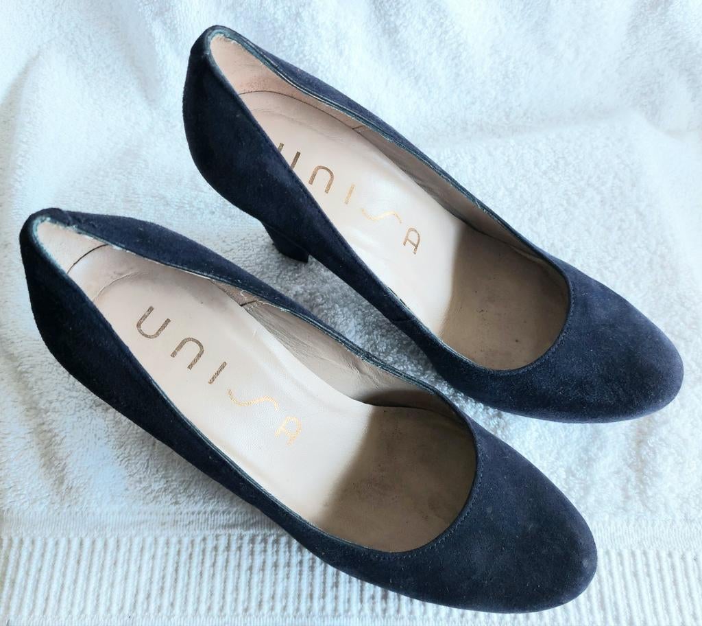 UNISA, mooie donker kobalt blauwe suede pumps, maat 38, Kleding | Dames, Schoenen, Ophalen of Verzenden, Zo goed als nieuw, Blauw