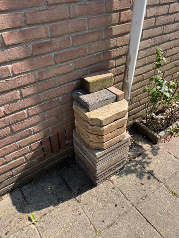 Tuin tegels gratis beschikbaar voor biedingen